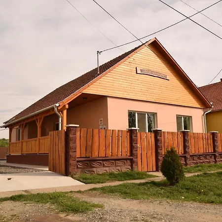 Ladik Vendeghaz בית הארחה 3*