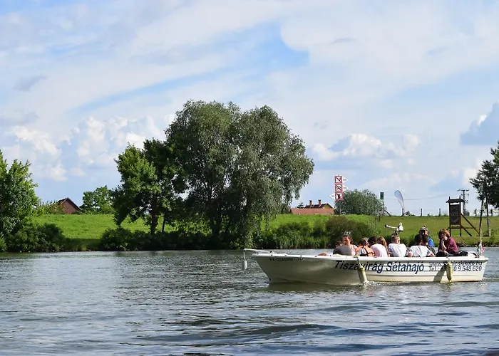 Ladik Vendeghaz בית הארחה 3*