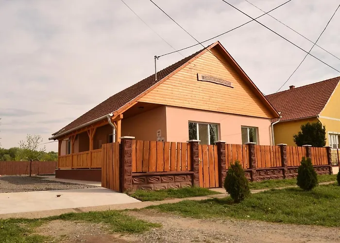 Ladik Vendeghaz בית הארחה 3*